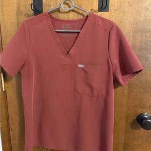 Figs Women's Short Sleeve V-Neck Top in Brick Red
